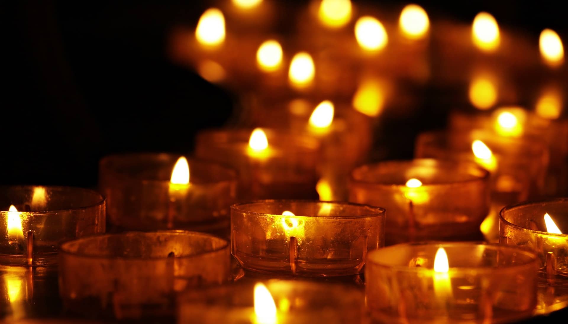„Eine Kerze Für Den Kleinen Federico –  Weltweite Lichterwelle Für Verstorbene Kinder“